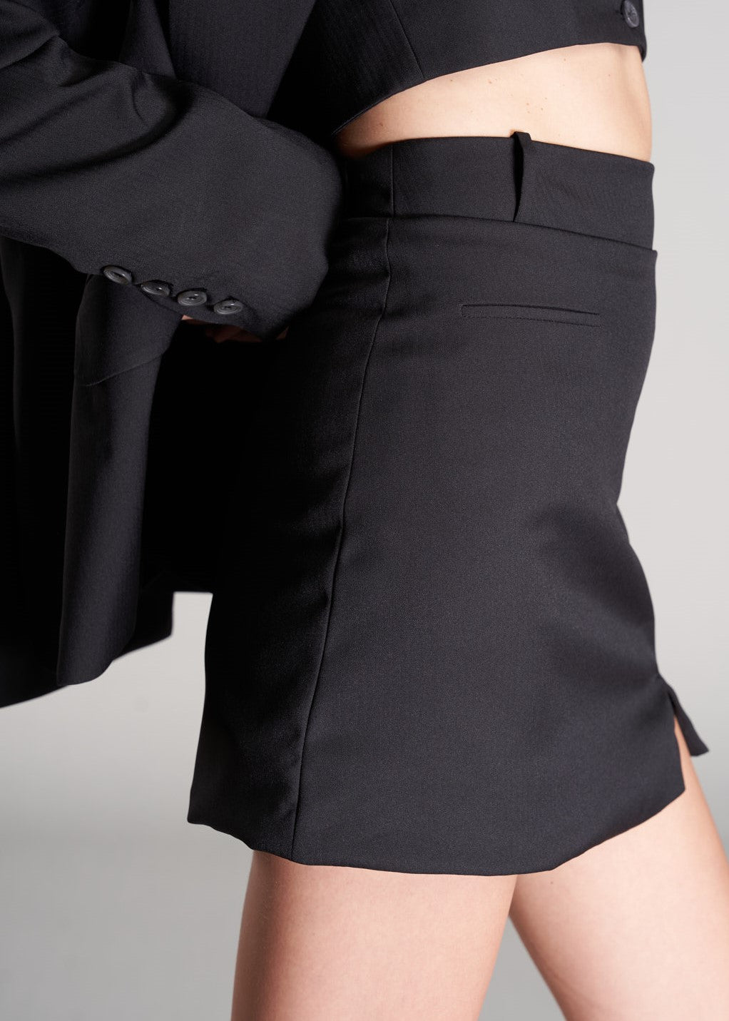 Italian look mini black skirt