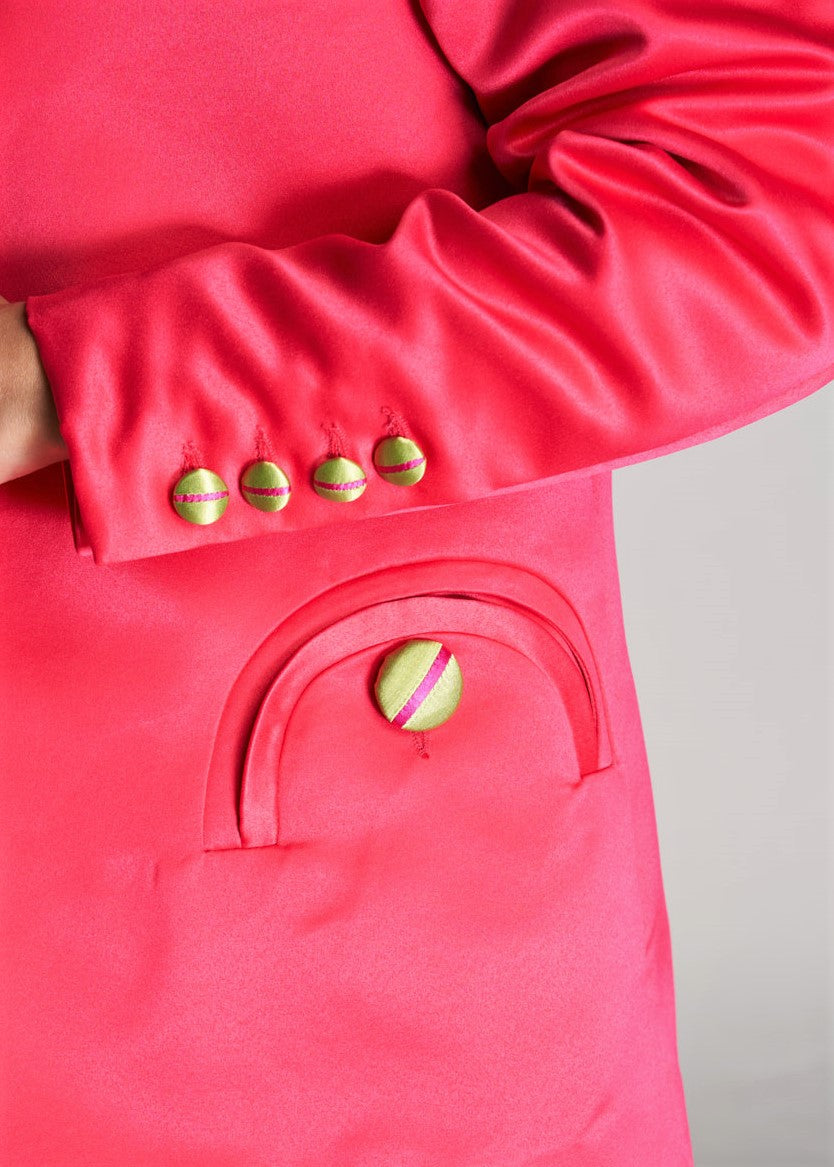 contrast button sleeves