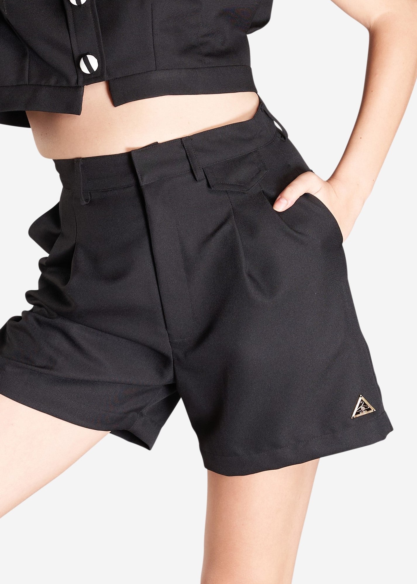 high waisted with pocket black shorts